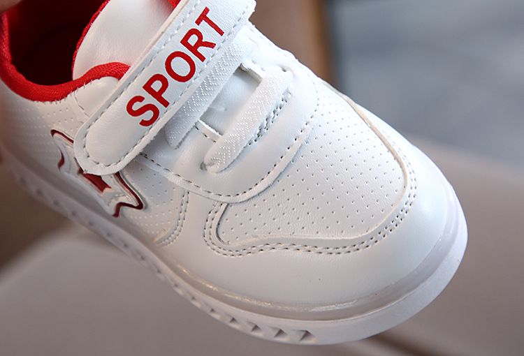Chaussures de sport lumineuses pour enfants, édition coréenne, petites étoiles blanches à cinq branches, chaussures de marche pour bébés étudiants, nouvelle collection 2024_voghion.com