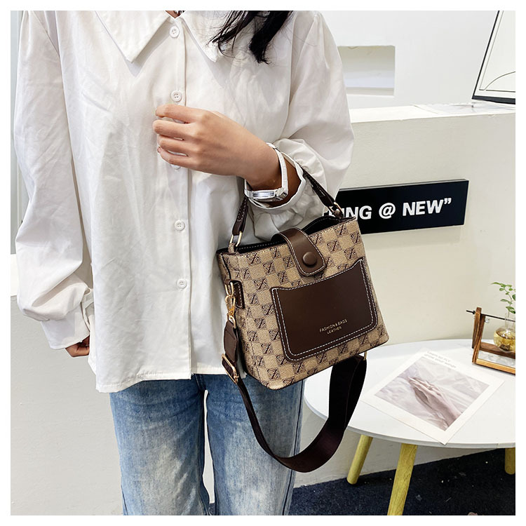 Een niche-designtas voor vrouwen, de nieuwe mode van dit jaar, retro-temperament, veelzijdige brede schouderband, retro-crossbody-emmertas_voghion.com