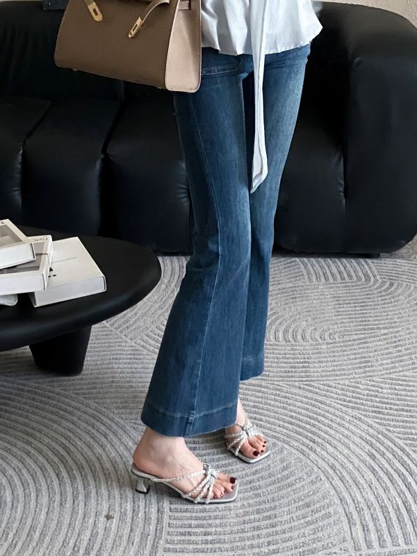 Set de îmbrăcăminte exterioară cu tocuri înalte și fundă pătrată delicată în stil francez de vară 2025, cu papuci reci cu vârful gol pentru femei_voghion.com