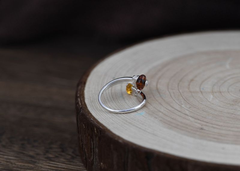 Anello in argento con apertura semplice e perline d'ambra Yintai da donna alla moda Golden Deer King_voghion.com