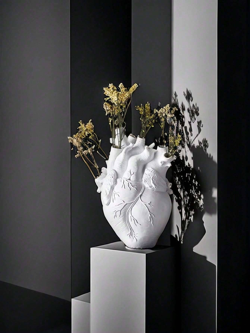 Gothic Anatomische Herzvase aus Kunstharz, realistisches, böses Design, dekorativer Vintage-Blumenständer für den Innen- und Außenbereich, Gothic-Wohndekor_voghion.com