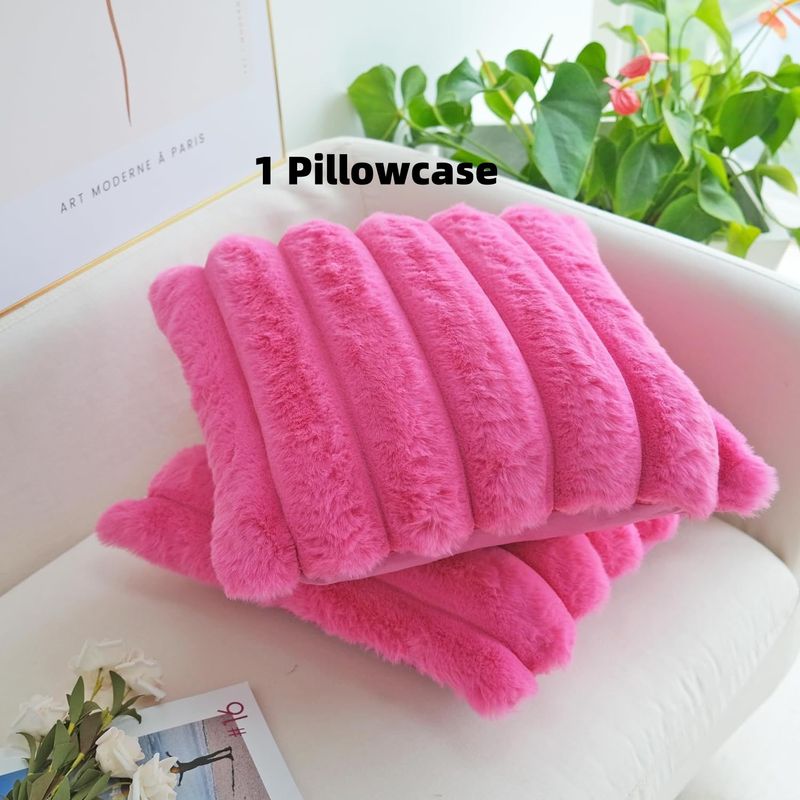 La federa è un semplice cuscino quadrato per la decorazione del divano di casa_voghion.com