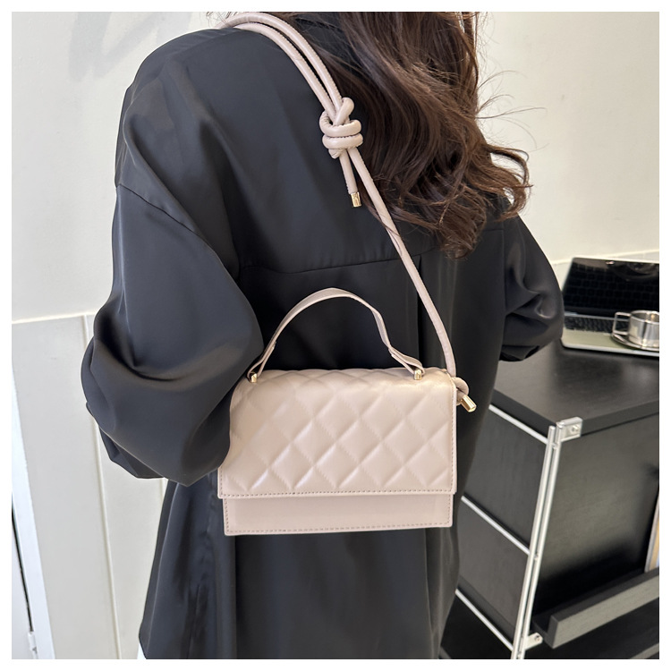 2023 new fashion simple small fragrant wind women's bag net red niche women's bag rhombus single shoulder diagonal bag design sense_voghion.com