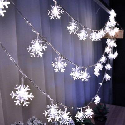 Mehrfarbige LED-Lichterketten – Batterie-/Steckerbetrieben, Schneeflocken-, Weihnachtsbaum- und Pompon-Designs, 1,5 m–100 m Länge, 8 Beleuchtungsmodi_voghion.com
