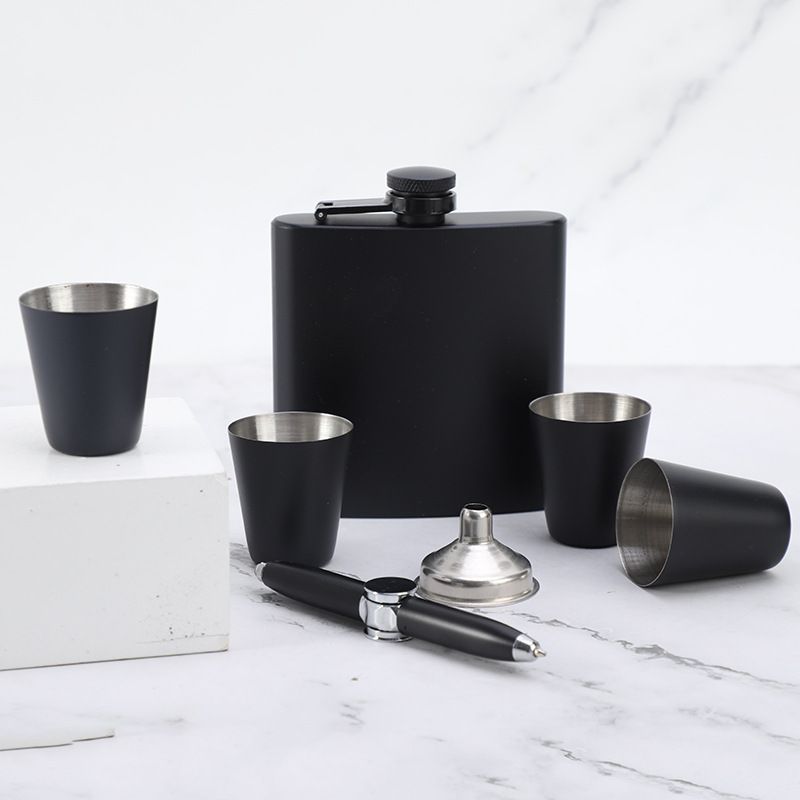 Factory Direct Supply Stainless Steel Portable 7oz Small Customizable Logo Gift Wine Flask Set EVA_voghion.com