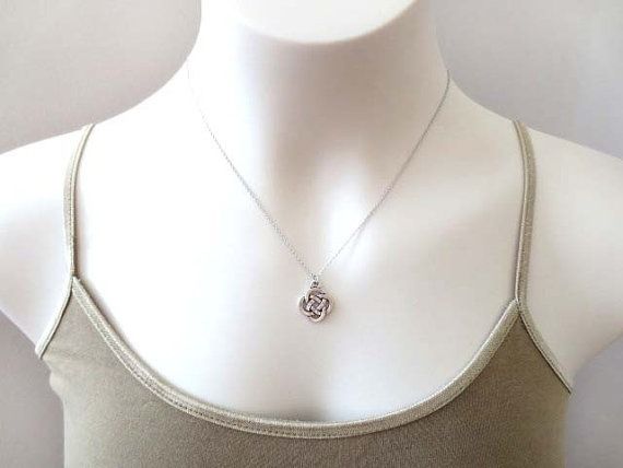 Collane Collana con ciondolo con nodo celtico irlandese alla moda semplice_voghion.com