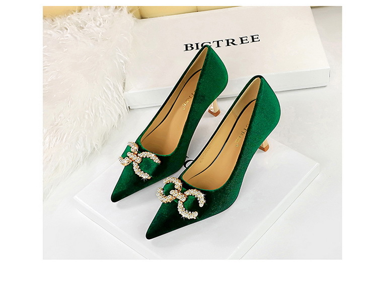 1818-K79 Scarpe col tacco alto da banchetto Edizione coreana Donna Xishi Pelle scamosciata Bocca bassa Punta in metallo Perla Fibbia con diamante d'acqua_voghion.com