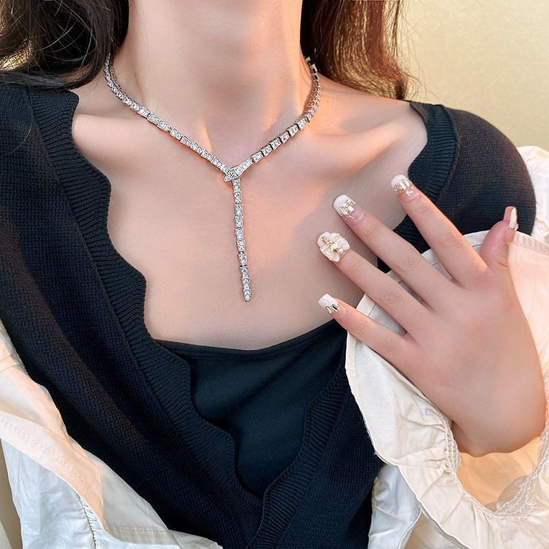 Designerns zirkonormhalsband överdriver tung industri, lätt, snygg, mångsidig och exklusiv känsla av halsband_voghion.com