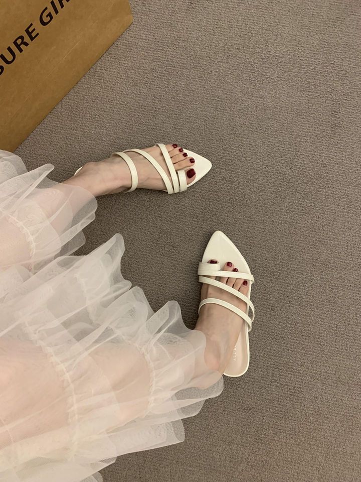 Small Niche Black Women's Summer Wear, 2025 New Slim Strap Wedge Heel Pointed French Style Sandals For Women_voghion.com