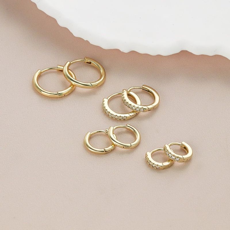 Brincos redondos versáteis com incrustação de zircônia na moda, galvanizados a ouro verdadeiro, conjunto de brincos para mulheres_voghion.com