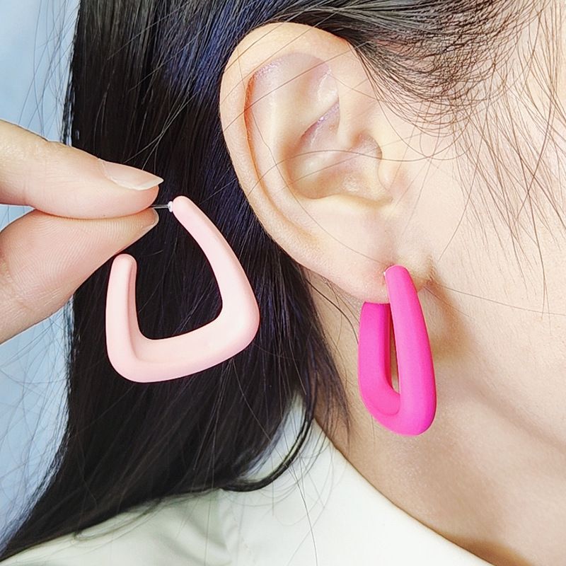 New U-Shaped Personality Acrylic Stud Women Simple C-Hoop Design Sense Earrings_voghion.com