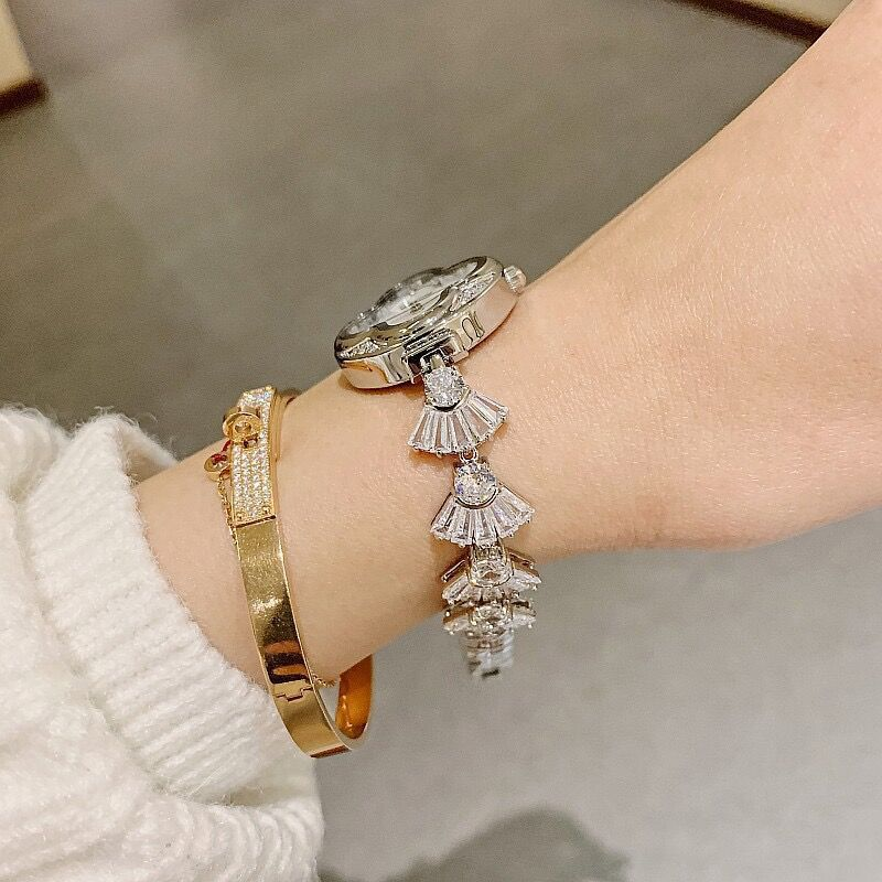 Dimini dinimi new fashion quadrifoglio quadrante in madreperla pieno di diamanti elegante braccialetto a forma di ventaglio orologio da donna lusso leggero_voghion.com