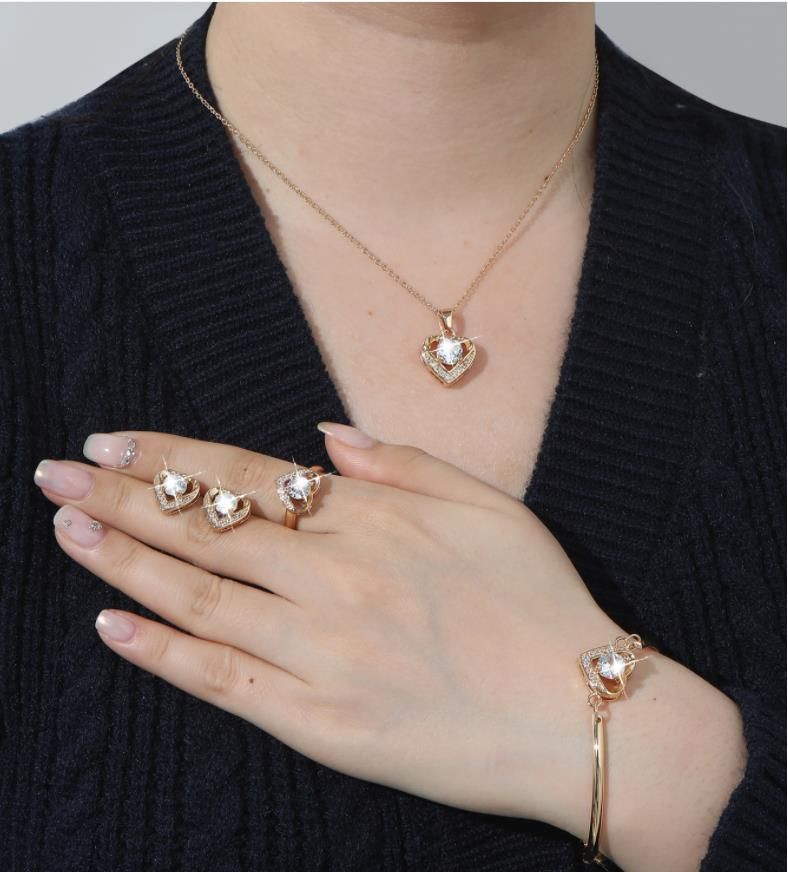 Offerte speciali!! Collane con ciondolo a forma di cuore con diamanti e cristallo, alla moda, placcate in oro 18 carati, bracciali, anelli regolabili aperti, orecchini a bottone._voghion.com