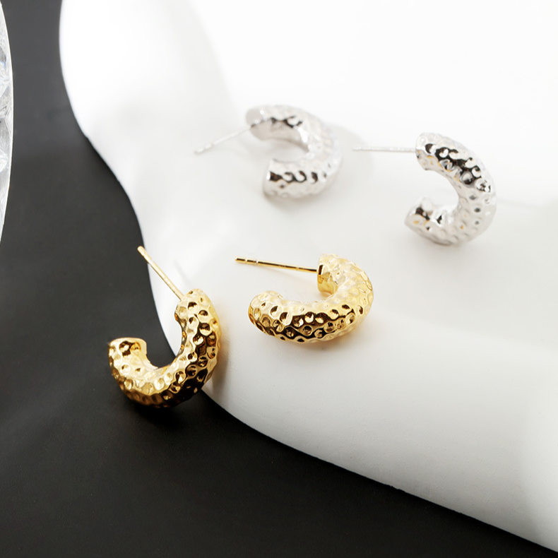 S925 Sterling hopea vasara kuvioidut korvakorut Light Luxury Niche naisten seksikäs kylmä tuulen korvakorut_voghion.com
