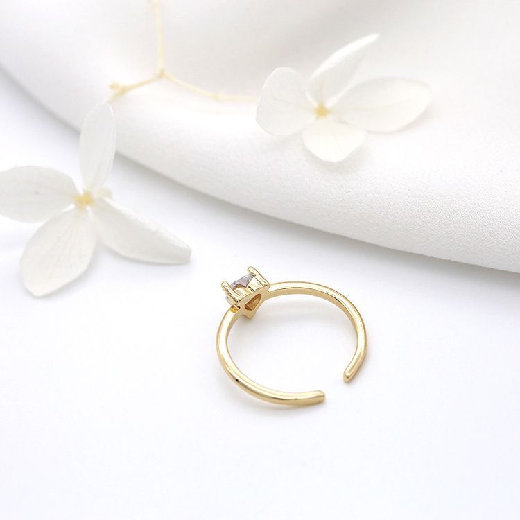 Bague Zhongxing en or 14 carats, ornée d'un zircon en forme de cœur, ajustable et ouverte, style simple, en vente en gros._voghion.com