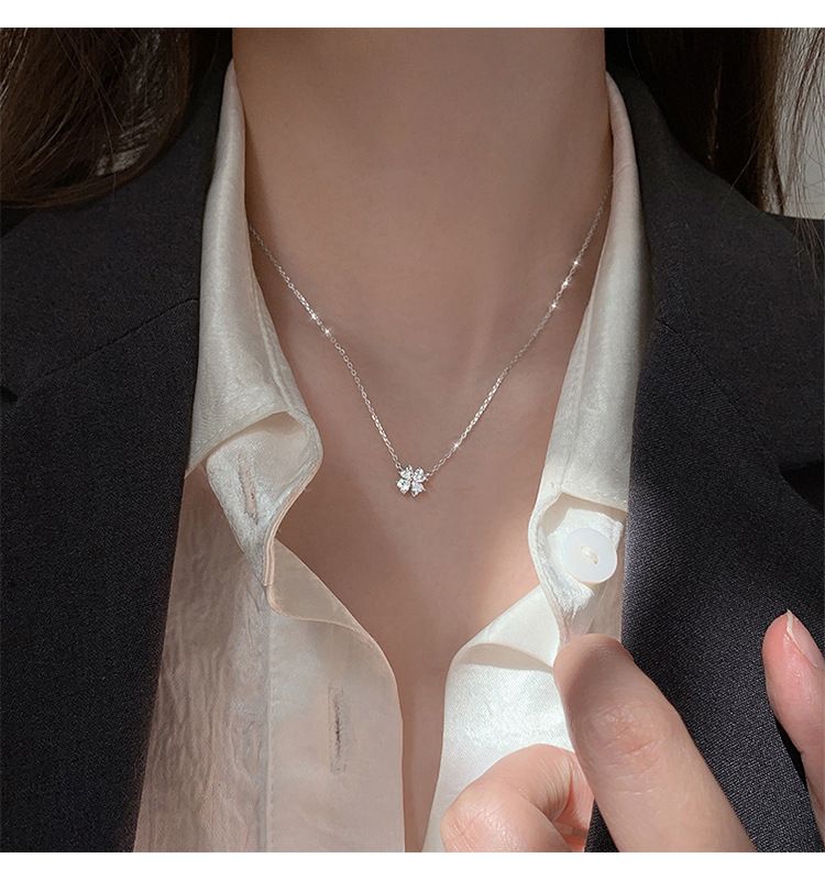 Four leaf clover necklace female trendy exquisite small temperament simple temperament s925 silver clavicle chain cold style necklace_voghion.com
