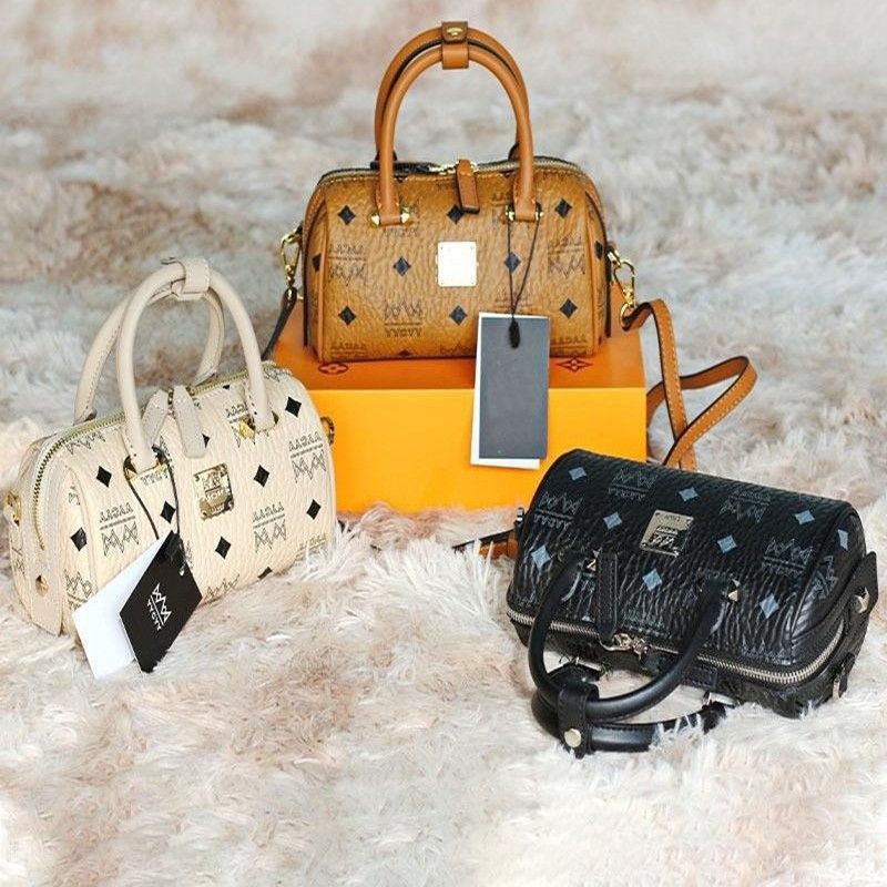 Physical M Pillow Bag With Label 2025 Winter New Leather Portable Messenger Bag C Boston Fashion Printed Shoulder_voghion.com