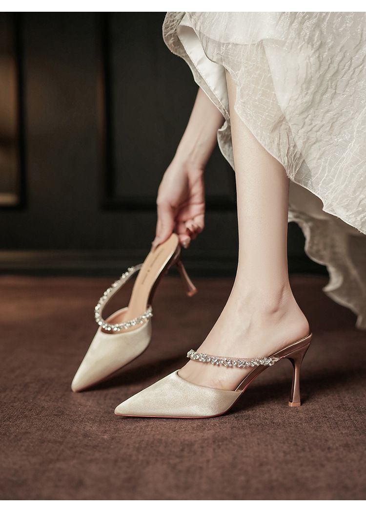 8189-2 Sandali con tacco a spillo da donna in raso con punta chiusa, un cinturino, strass, stile fata, eleganti_voghion.com