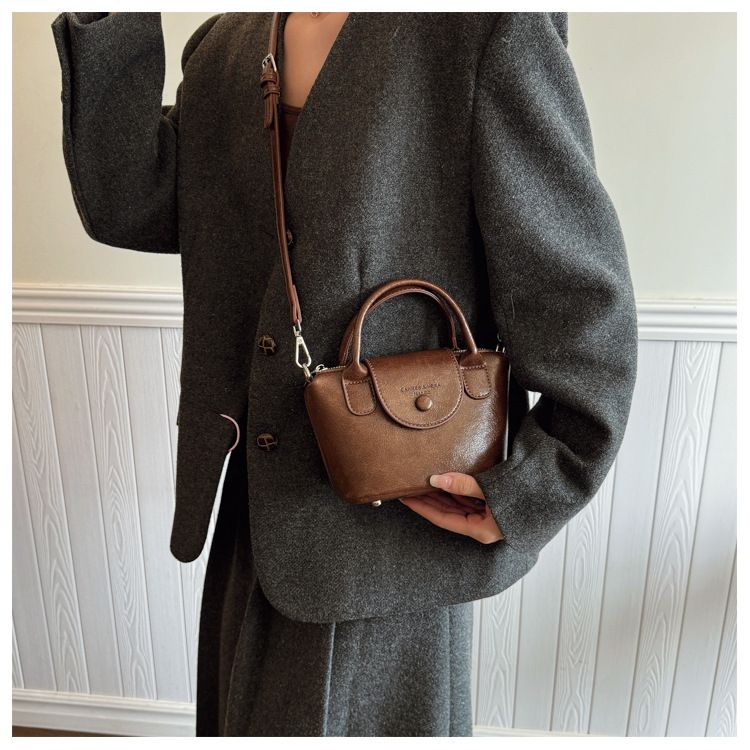 Hih end pleated texture handba for women 2024 niche desin draon bas Xian commutin crossbody versatile shoulder_voghion.com