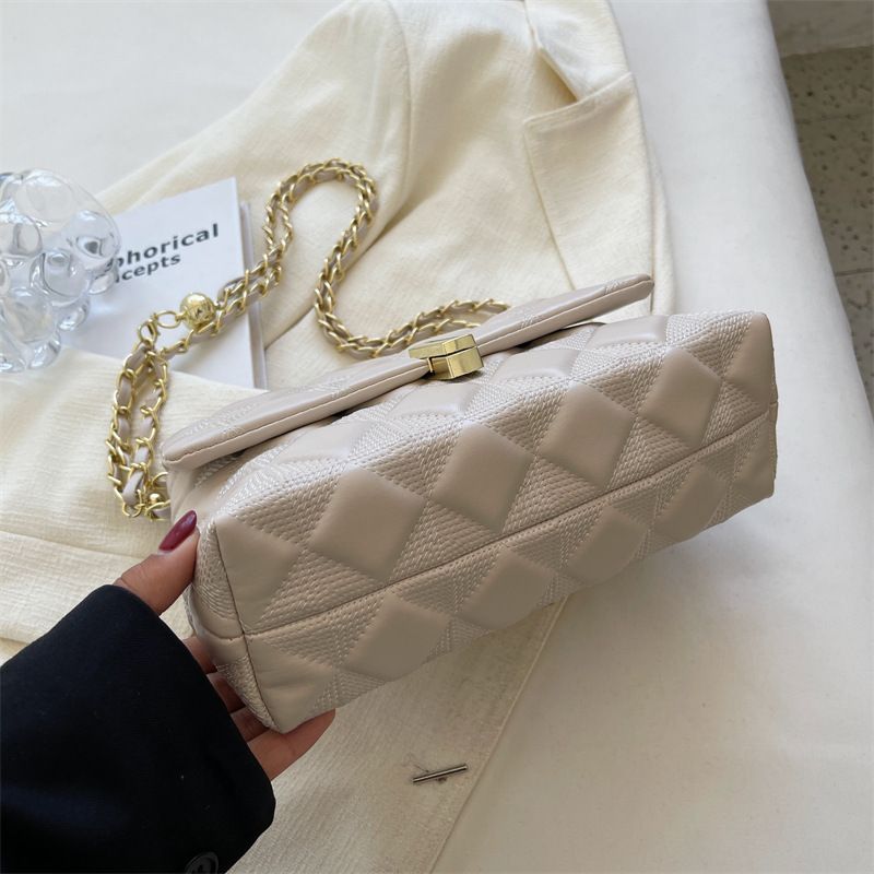 Beibei Shangpin 2023 Nuova moda semplice indentatura diamante griglia palla dorata catena versatile spalla singola obliqua_voghion.com