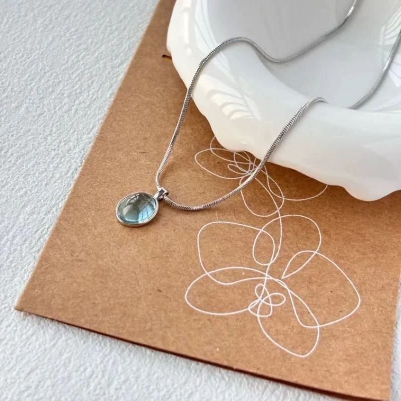 Collana con pietra di luna e acquamarina da donna 2025, nuova catena leggera di lusso con clavicola e catena a forma di serpente e osso, accessori per maglioni_voghion.com