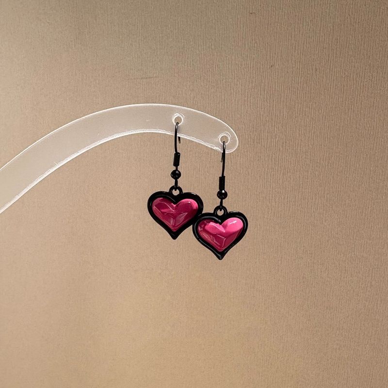 Ciondolo a forma di cuore rosa con guava, alla moda, con ganci per le orecchie neri, adatto per orecchini con viso rotondo._voghion.com