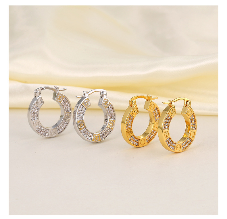 Orecchini da donna di lusso francesi orecchini a cerchio cavo zircone moda di fascia alta per pendolari versatili orecchini modello squisito all'ingrosso_voghion.com