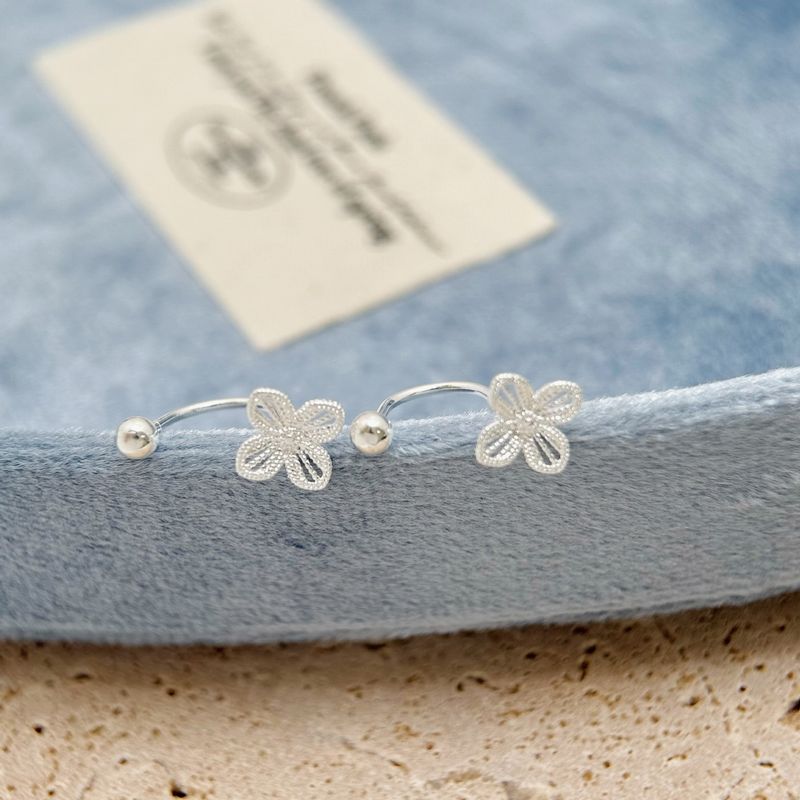 Semplice e sofisticato quadrifoglio da appendere con un temperamento dolce ed elegante per le donne, piccolo e fresco fiore_voghion.com
