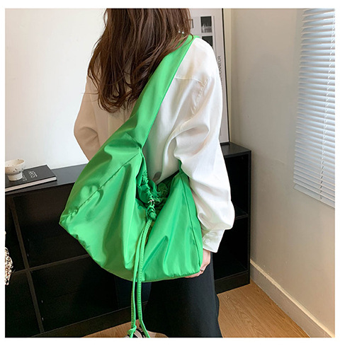 2023 nuova vendita calda moda donna semplice ascella borsa casual borsa di tela in nylon borsa tote versatile di grande capacità_voghion.com