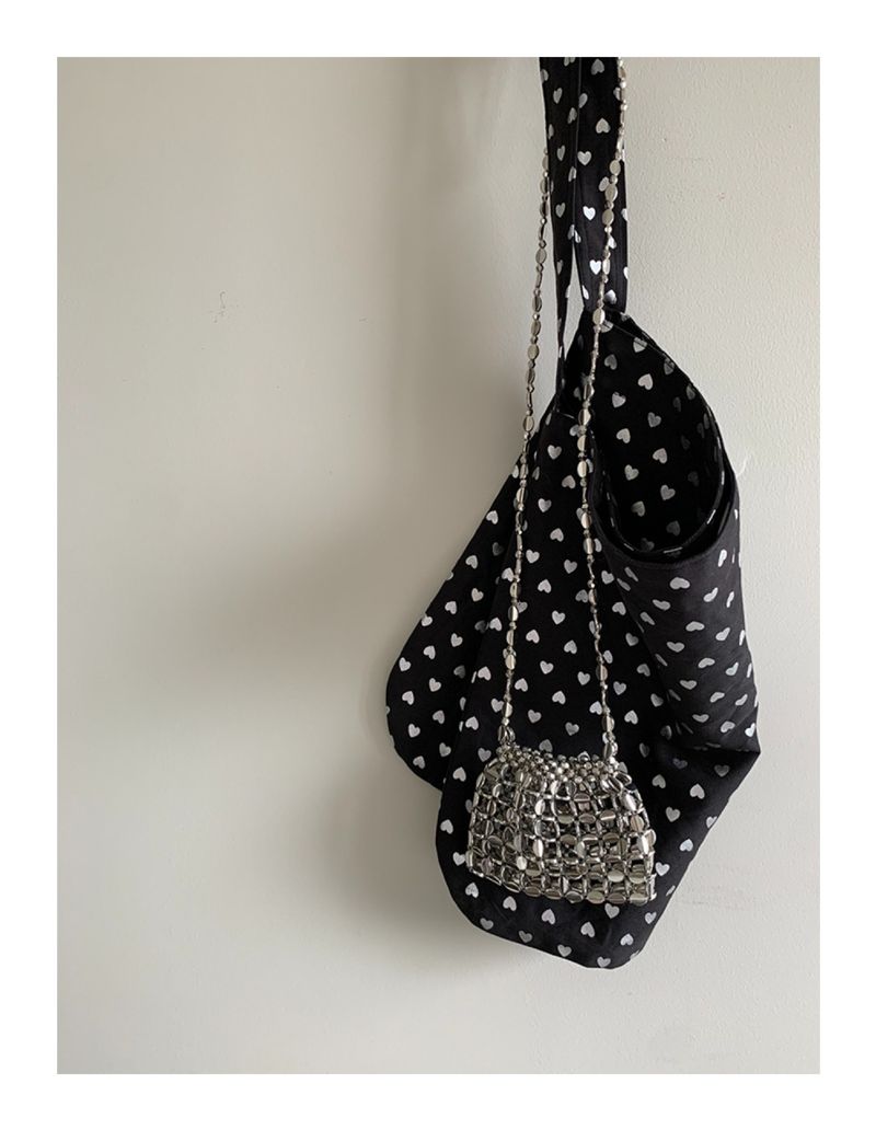 Perles tissées à la main en argent métallisé, modèle Hottie avec sac à bandoulière compact_voghion.com