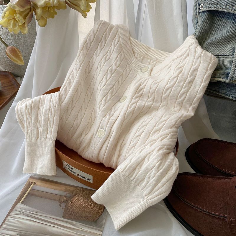 Spring And Autumn New Fashion Versatile Round Neck Stylish Knitted Base Shirt College Style Embroidered Cable Cardigan_voghion.com