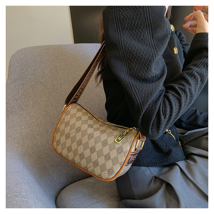 Grenzüberschreitende heiß verkaufte Taschen für Frauen 2023 neue Mode Retro-bedruckte Umhängetasche Außenhandel Damentasche breiter Schultergurt Umhängetasche_voghion.com