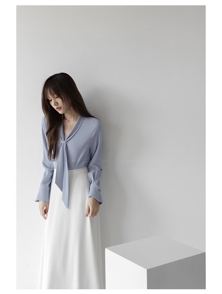Design ispirato alle maniche lunghe per le donne nella primavera autunno 2024, con nuovo stile di colletto a nastro e sensazione di alta qualità,_voghion.com