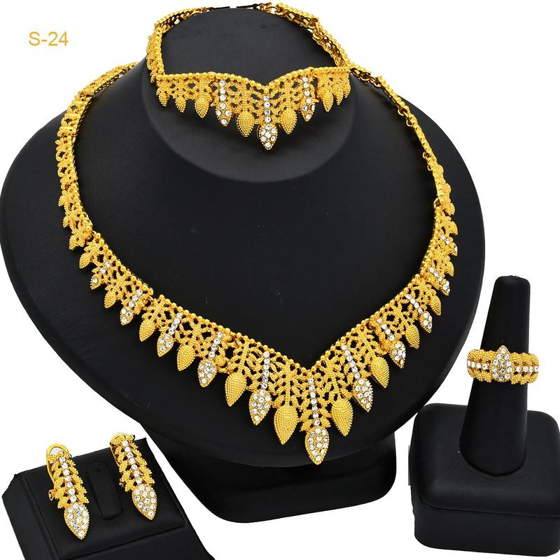 Set di 4 gioielli con collana, bracciale, anello e orecchini per donna_voghion.com