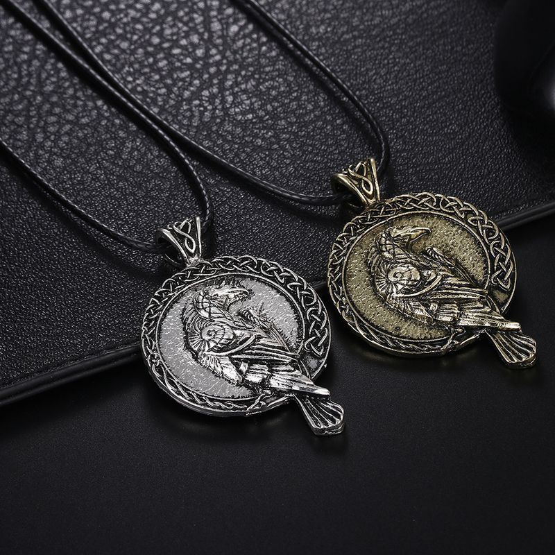 Collana con ciondolo amuleto nordico vichingo con uccello nero e corvo celtico per uomo e donna_voghion.com