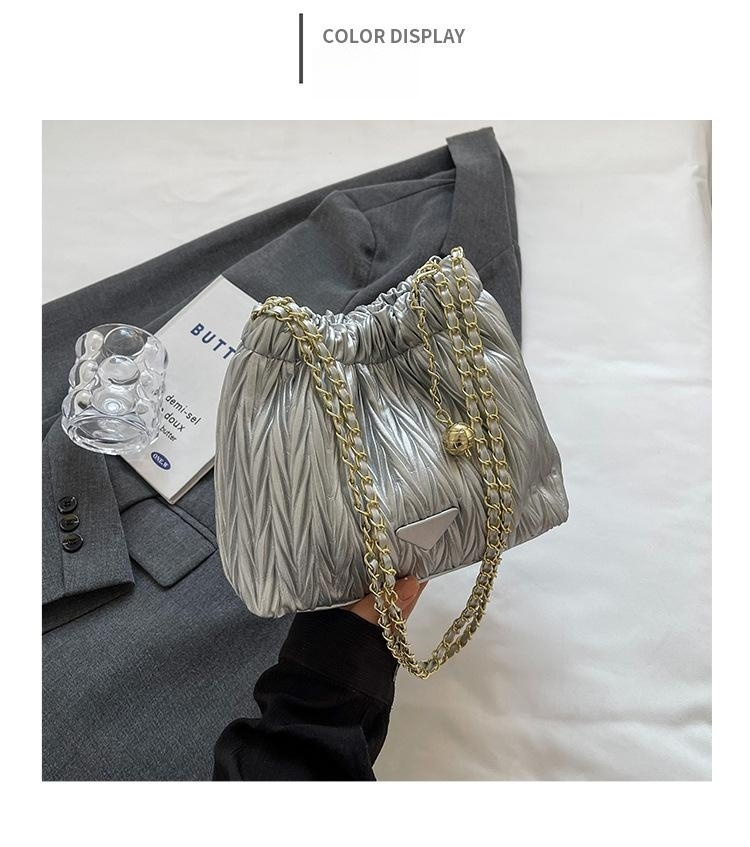 Nischendesign-Tasche weiblich 2023 neue Ringer-Ketten-Umhängetasche Senior Sense of Ocean Air plissierte Beuteltasche_voghion.com