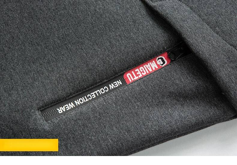 A Trendy Men's Winter Hooded Sweatshirt Is Stylish And Versatile. It's A Loose, Fleece And Thickened Warm Jacket_voghion.com