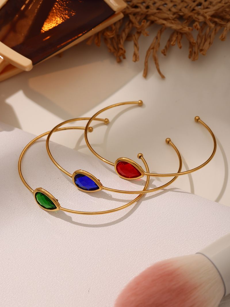 Bracciale da donna in acciaio inossidabile, leggero, lussuoso e minimalista, con zirconi colorati a forma di goccia di zucchero quadrata e apertura regolabile._voghion.com