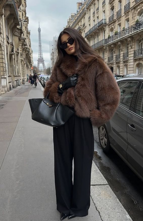 Trendiger Oversize-Kunstpelzmantel mit Revers für Damen – Flauschige, weiche, weiße Jacke im Fuchspelz-Stil mit Taschen, Streetstyle-Eleganz_voghion.com