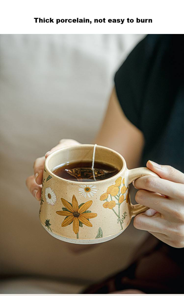 Hermosa taza de café de cerámica estilo medieval hecha a mano retro_voghion.com