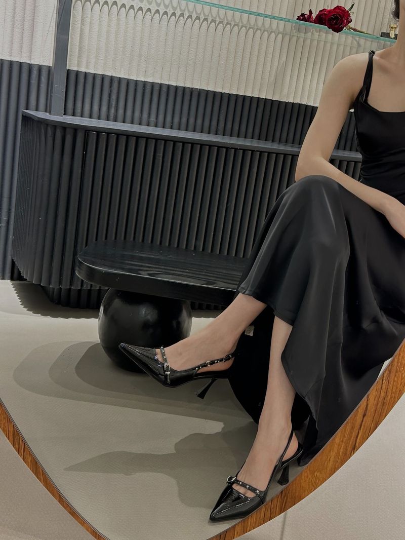 Stagione primaverile e autunnale 2024 Nuovi sandali Baotou alti con bocca superficiale rivettata, testa a punta da donna, temperamento, sottile_voghion.com