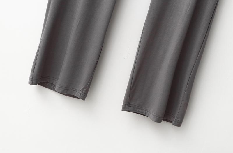 Coppia abbigliamento per la casa risvolto in modal design con bottoni in colore a contrasto comodi pantaloni traspiranti a maniche lunghe set pigiama da uomo e da donna_voghion.com