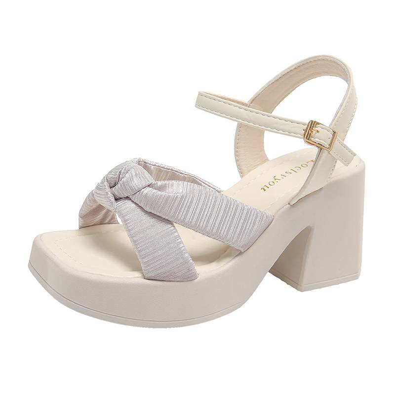 „Luftiges Glück: Sommersandalen für jeden Schritt“_voghion.com