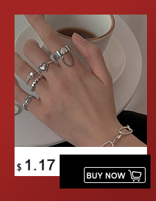 Anello in opale rosso gotico in stile moda 2025_voghion.com