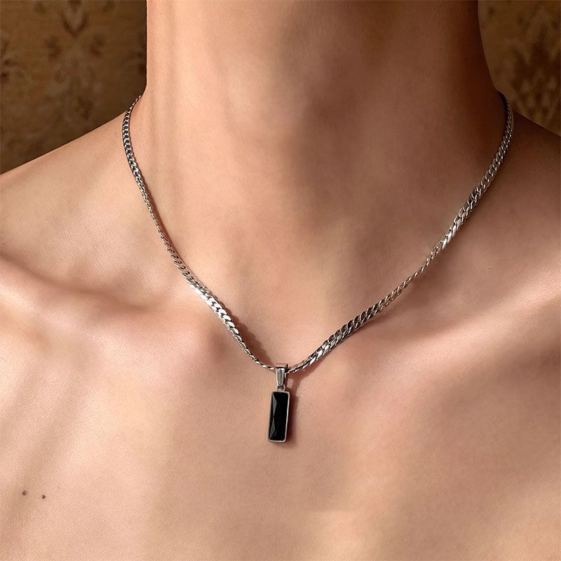 2025 New Black Simple Snake Bone Necklace Unisex Trendy Hip Hop Geometric Versatile Collarbone Sweater Chain Accessories_voghion.com