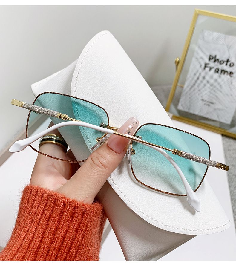 Damen-Sonnenbrille, quadratischer Rahmen mit Zubehör, Glitzer, INS-Stil, Mode, High-End-Sinn, Sonnenbrille im gleichen Stil für Männer und Frauen_voghion.com