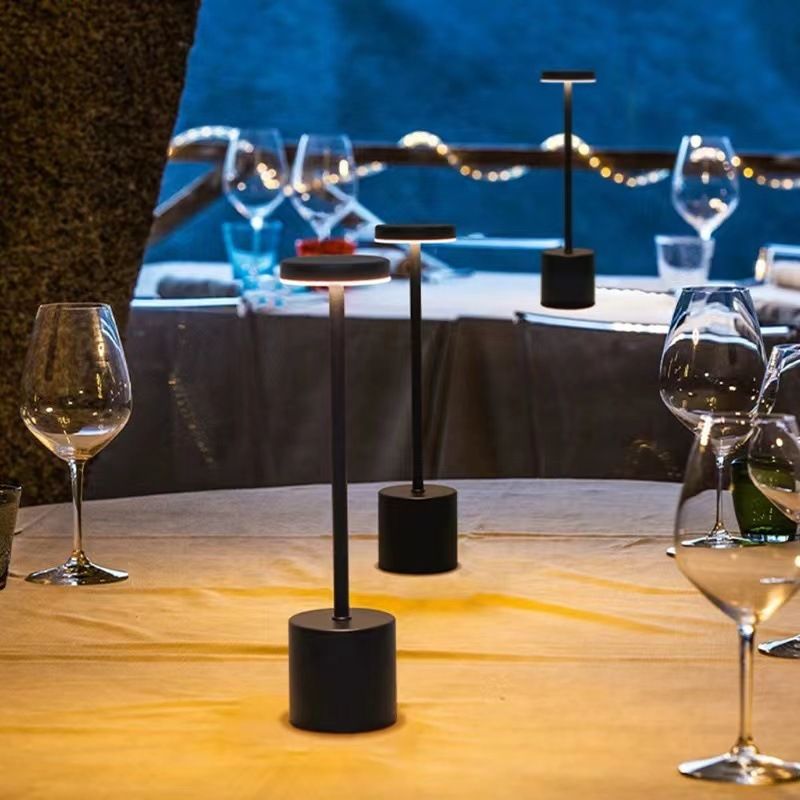 Bar e ristoranti a LED a forma di I, lampada da tavolo per camere da letto, atmosfera decorativa in metallo ricaricabile tramite USB_voghion.com