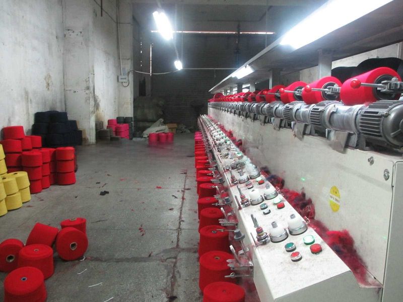 Sciarpa invernale da uomo lavorata a maglia Sciarpa da uomo d'affari Sciarpa in cashmere Sciarpa in lana con colori coordinati Produttori all'ingrosso di sciarpe da uomo_voghion.com