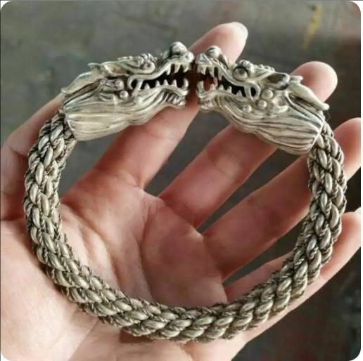 Old Chinese Tibet Silver Bracelet Carved Double-Headed Dragon Bracelet_voghion.com