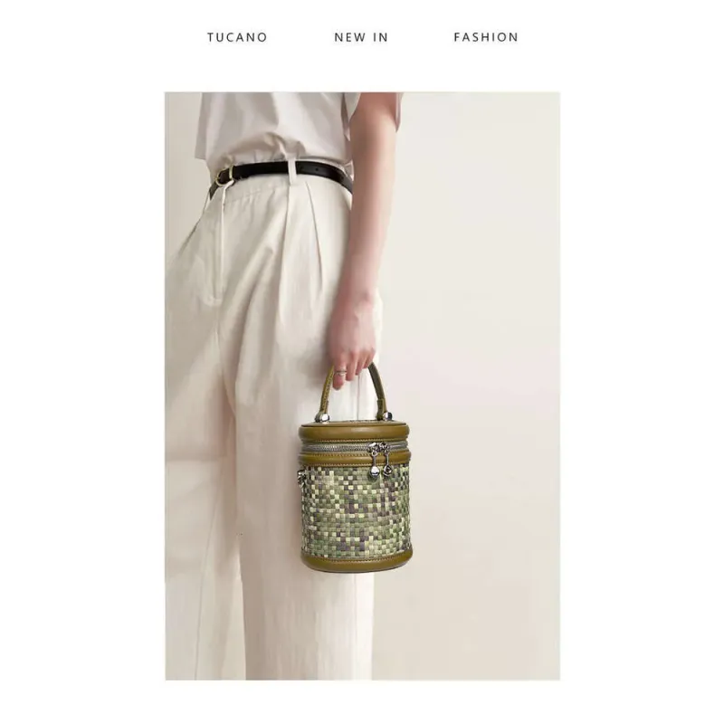 Borsa a mano da donna in denim lavato leggero, con design a blocchi di colore, intrecciata, borsa a tracolla cilindrica, 2025_voghion.com